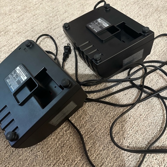 2 Makita DC18SD Chargers - Picture 7 of 7